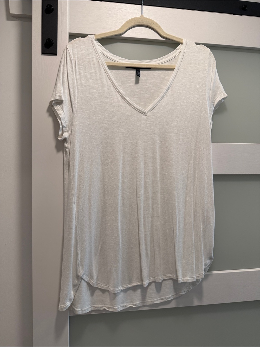 White House Black Market White V-Neck Short Sleeve Tee